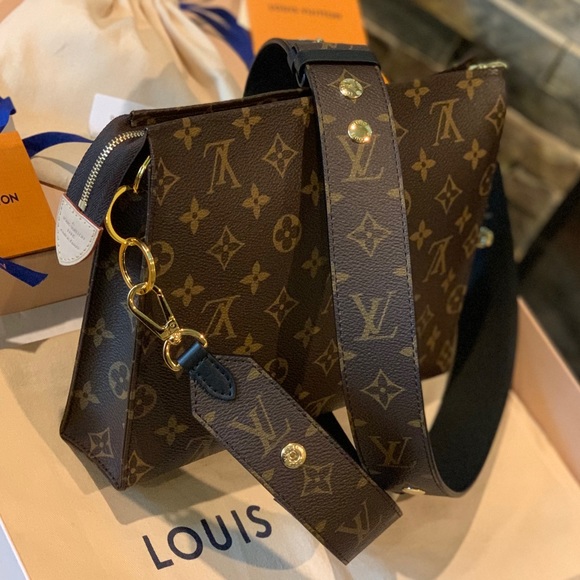 Check out my avail listing in my closet - Picture 4 of 13